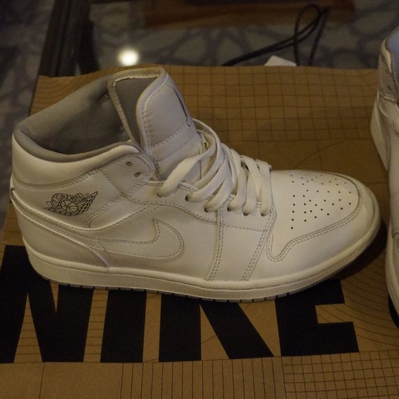 Air Jordan 1 Mid Men\'s Shoes in White  men\'s 8